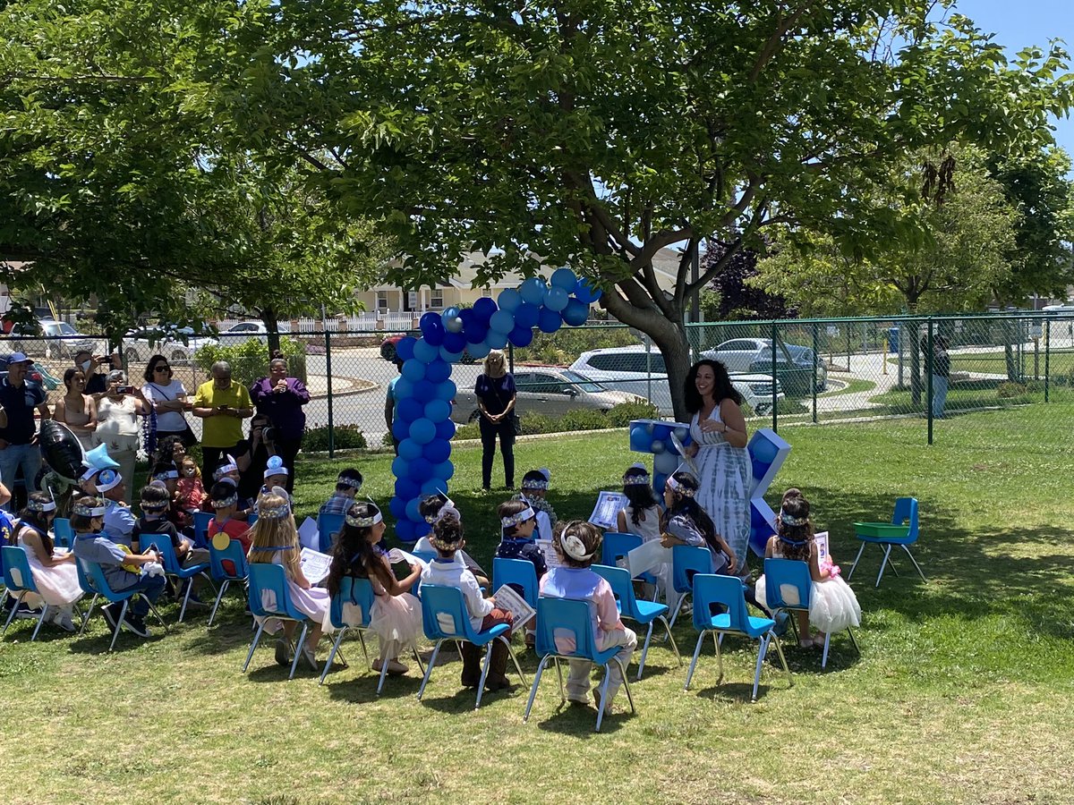 SheridanWay_PPS's tweet photo. Today was magical. We celebrated our TK, Kinder and 5th grade students with applauses, smiles, cheers, food and music surrounded by loved ones. Today was a great day! @CMRGuerrero https://t.co/kzxD12WWz7