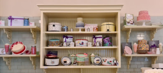 مخبز منغوليا بيكري دبي مقهى وحلويات على الطراز الأمريكي . جرب بودنغ الموز مع نكهة شوكولاتة البندق (النكهة تتغير كل شهر). مشهورين بال كب كيك.

 - الإسم: مخبز منغوليا بيكري دبي
 - التصنيف : عائلي
 - النوع :مخبز
 - الأسعار : متوسطة
 - الأطفال :

dubai010.com/%d9%85%d8%ae%d…