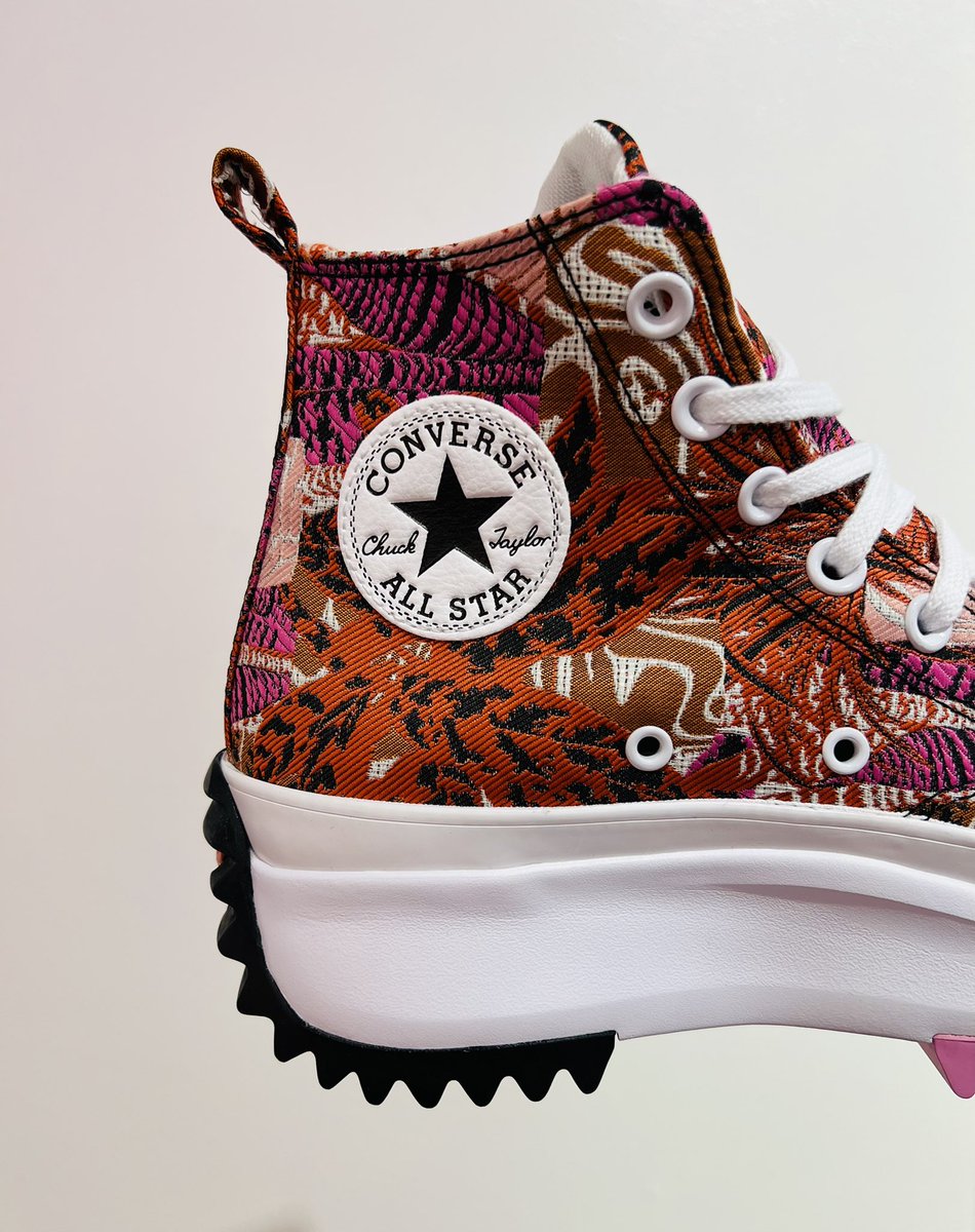 UrbanSoulStores's tweet photo. Ladies don’t let winter ruin your sneaker game !!
#Converseonestar
#Urbansoulastores https://t.co/8a2fUphPrI
