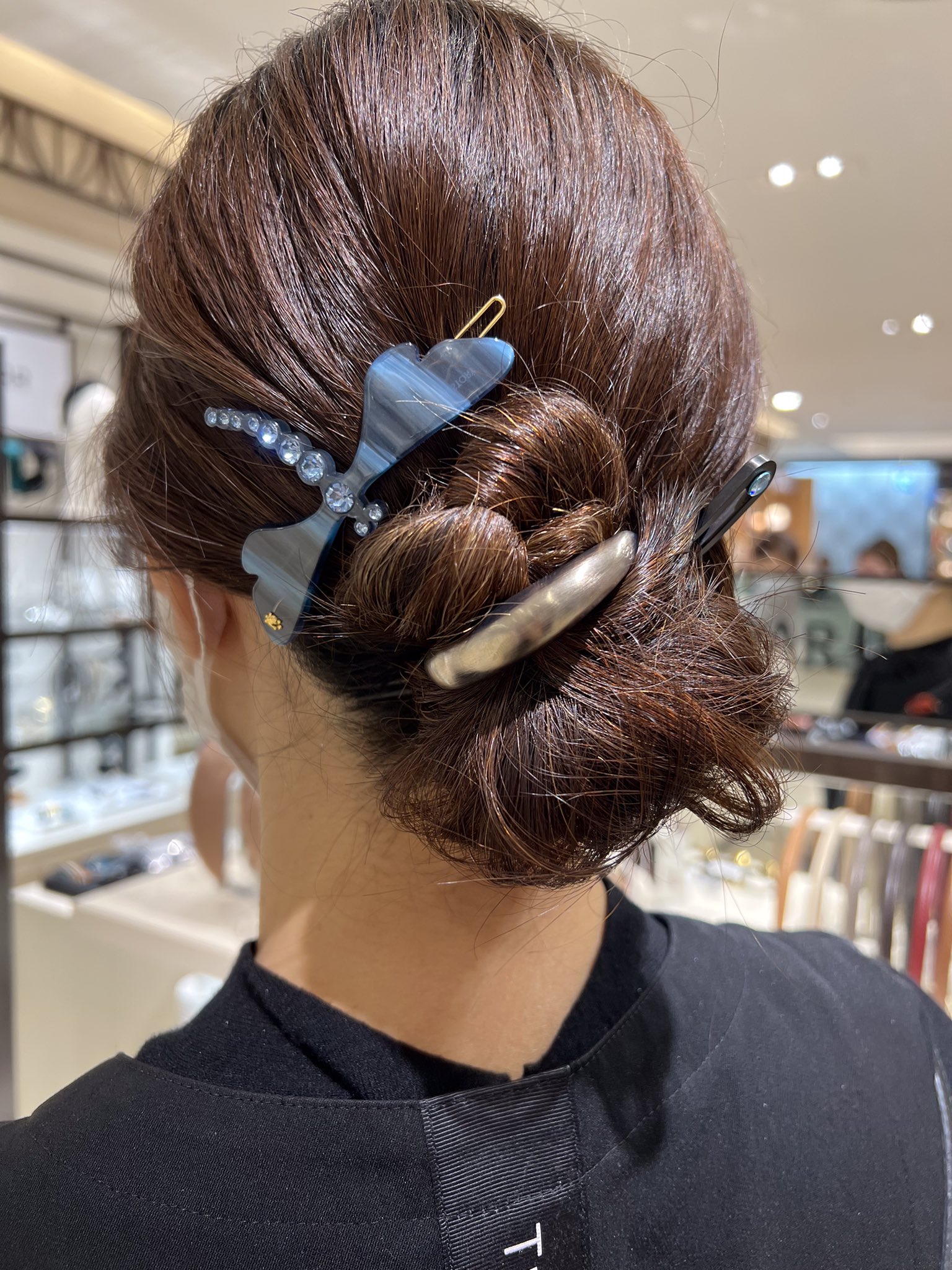ネットオフ 送料得店  入手困難】Michal Negrinコスチュームジュエリーバレッタ（箱 ヘアアクセサリー