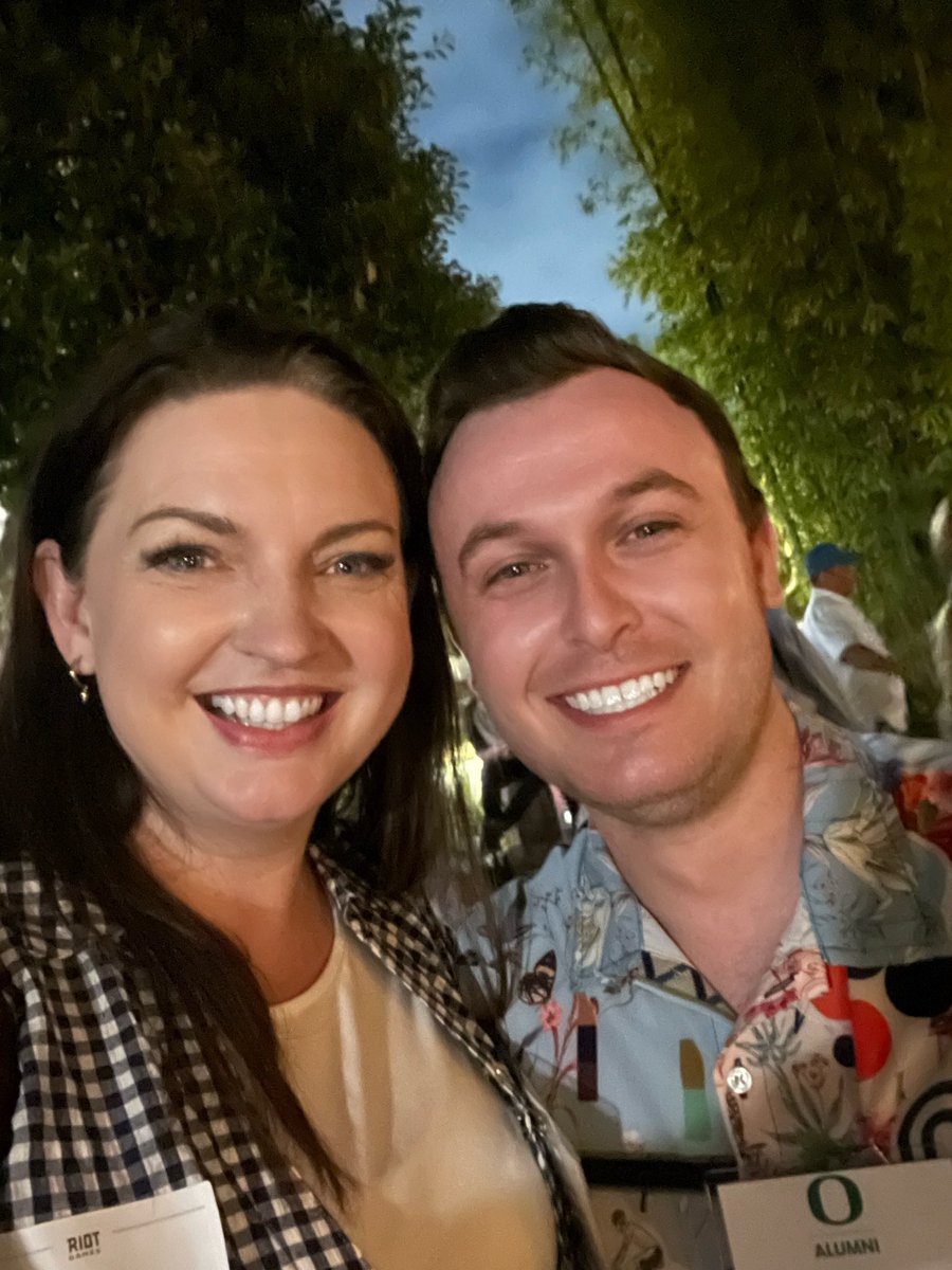 kmatthews's tweet photo. My. Heart. Is. So. Full. 
A night of squeals and hugs and more hugs. Thank you to all the alumni who came to @riotgames tonight to welcome our student athletes. The students are all beaming. Perfect way to start. #LAExperience 

@aaronalter95 @hoakley96 @CarlyleGarrick @Oleene https://t.co/wSSvxobWvn