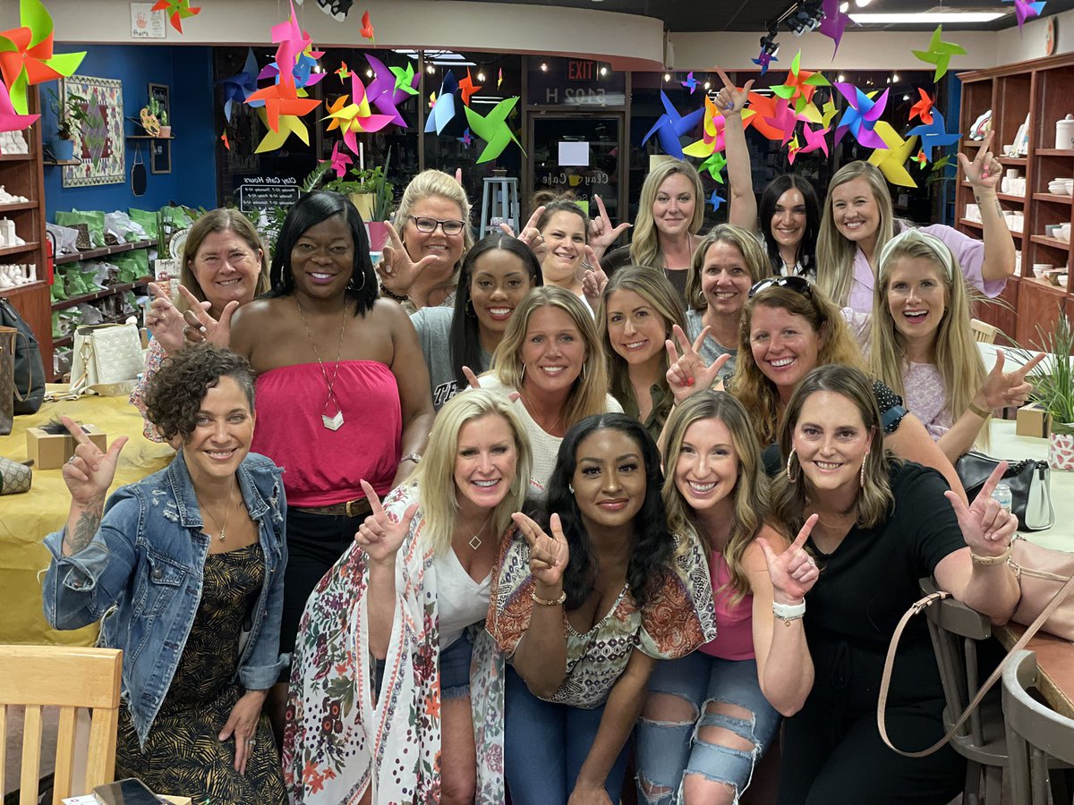 Deb_McGuire's tweet photo. Such a fun night with the best coaches wives!! Love y'all! #WreckEm ❤️🖤❤️🖤 https://t.co/zdigoOyUYU