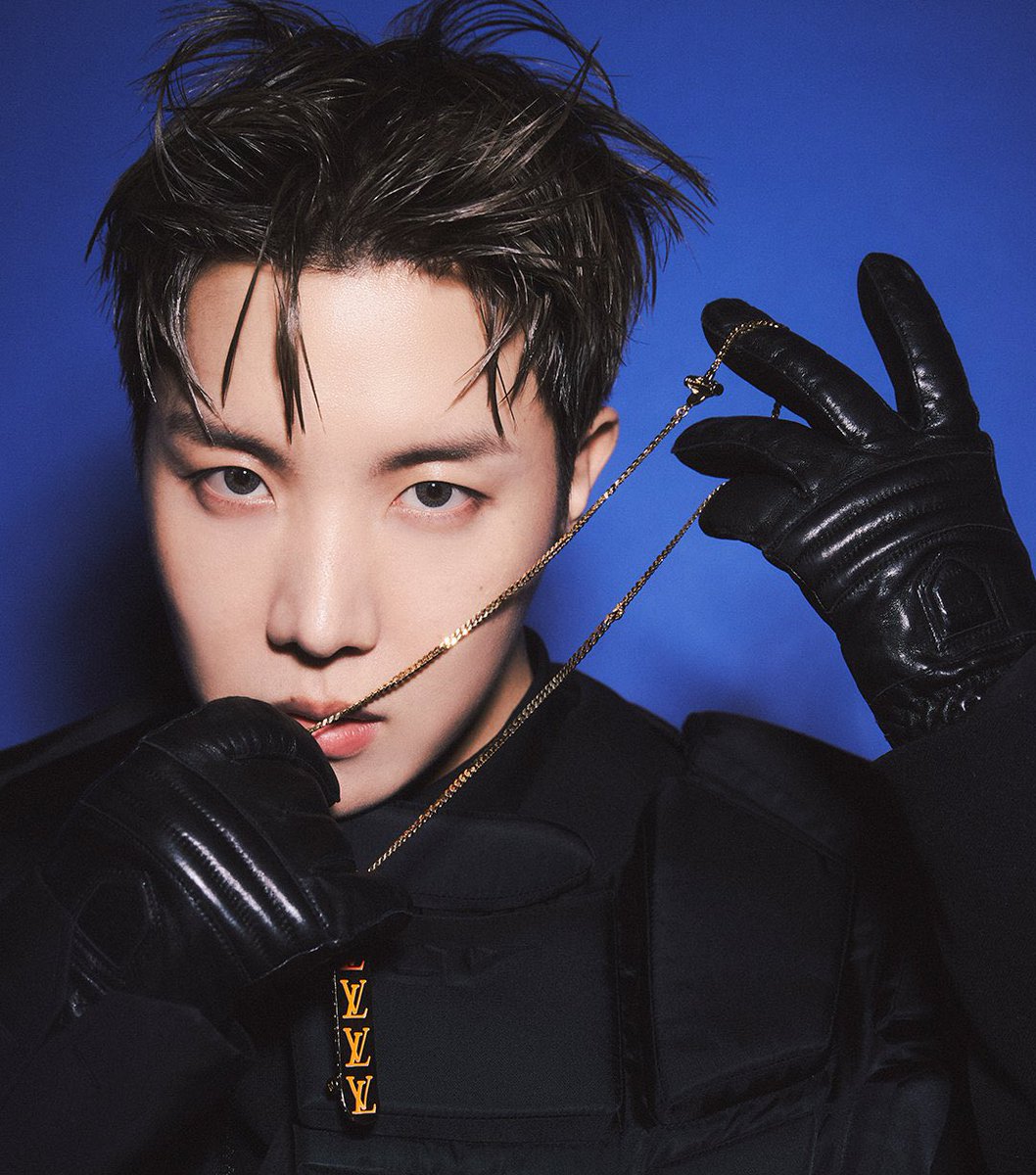 PopCrave's tweet photo. J-Hope of #BTS will reportedly release his debut solo album next month in mid-July, just in time for his headlining slot at #Lollapalooza. 

🔗: https://t.co/RhEb1fGaPs https://t.co/Tc1XrjTpGz