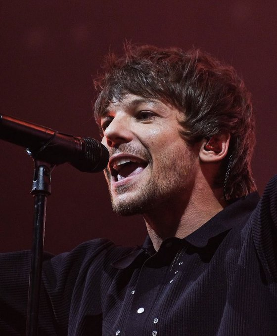 diana_bananat91's tweet photo. Ya salieron los comentarios de "Pobrecito Louis/Se notaba incomodó"
Yo les pregunto ¿ACASO NO VIERON SU CARA? Louis se estaba riendo, disfruta estar cerca y le causa gracias. México ganó.🇲🇽​🤭​

#LouisTomlinsonWorldTour2022  #LouisTomlinson #LTWTCDMX #LTWTMexico #LTWTMexicoCity https://t.co/98niekgJaa