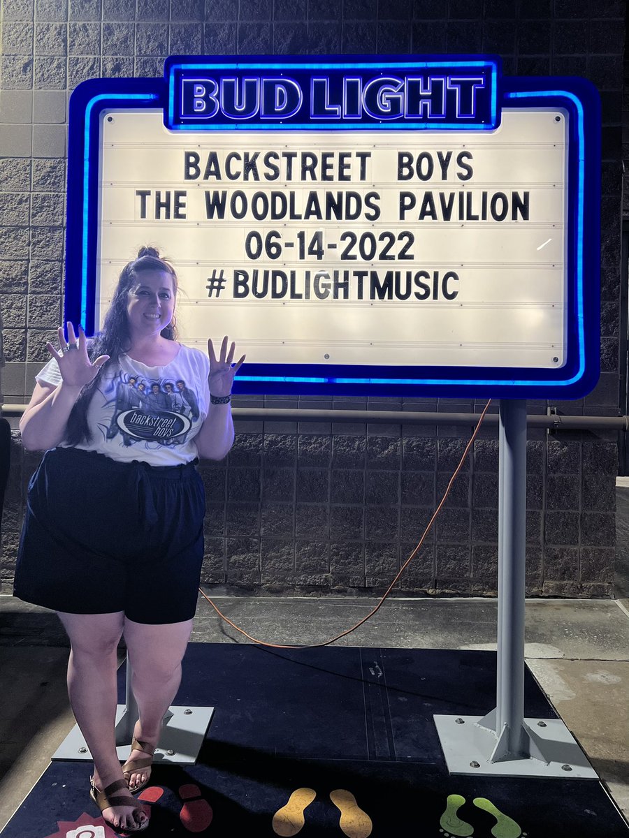 Dear_Samanthaa's tweet photo. 9th time is the best time 💙🖤💙🖤
#BSBHou #DNAWorldTour #BSB4LIFE #KTBSPA https://t.co/QNR4eSE3DK