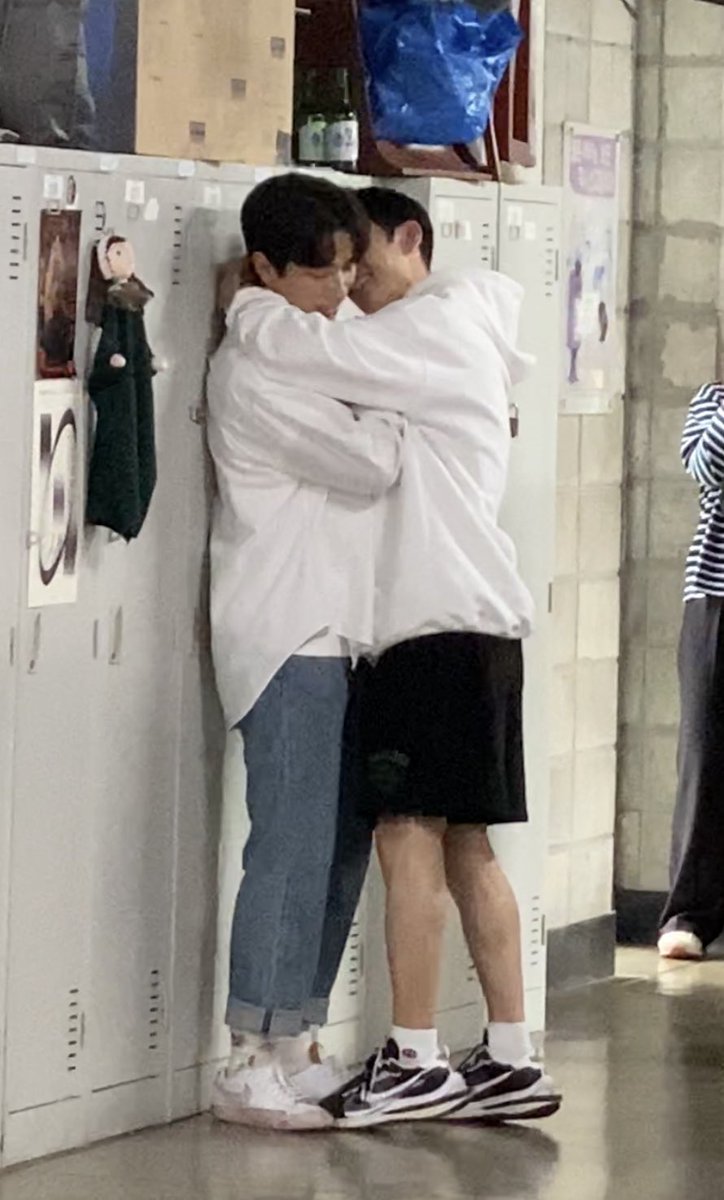 ljehoons's tweet photo. Showbox unveils their new line-up for K-content including ‘Another Record: Lee Jehoon’. A cinematic real documentary directed by #YoonDanbi
#LeeJeHoon was spotted filming for the documentary last week with #ParkJeongMin.
🔗: https://t.co/pM1yQayWYO https://t.co/OHOZozJdKl
