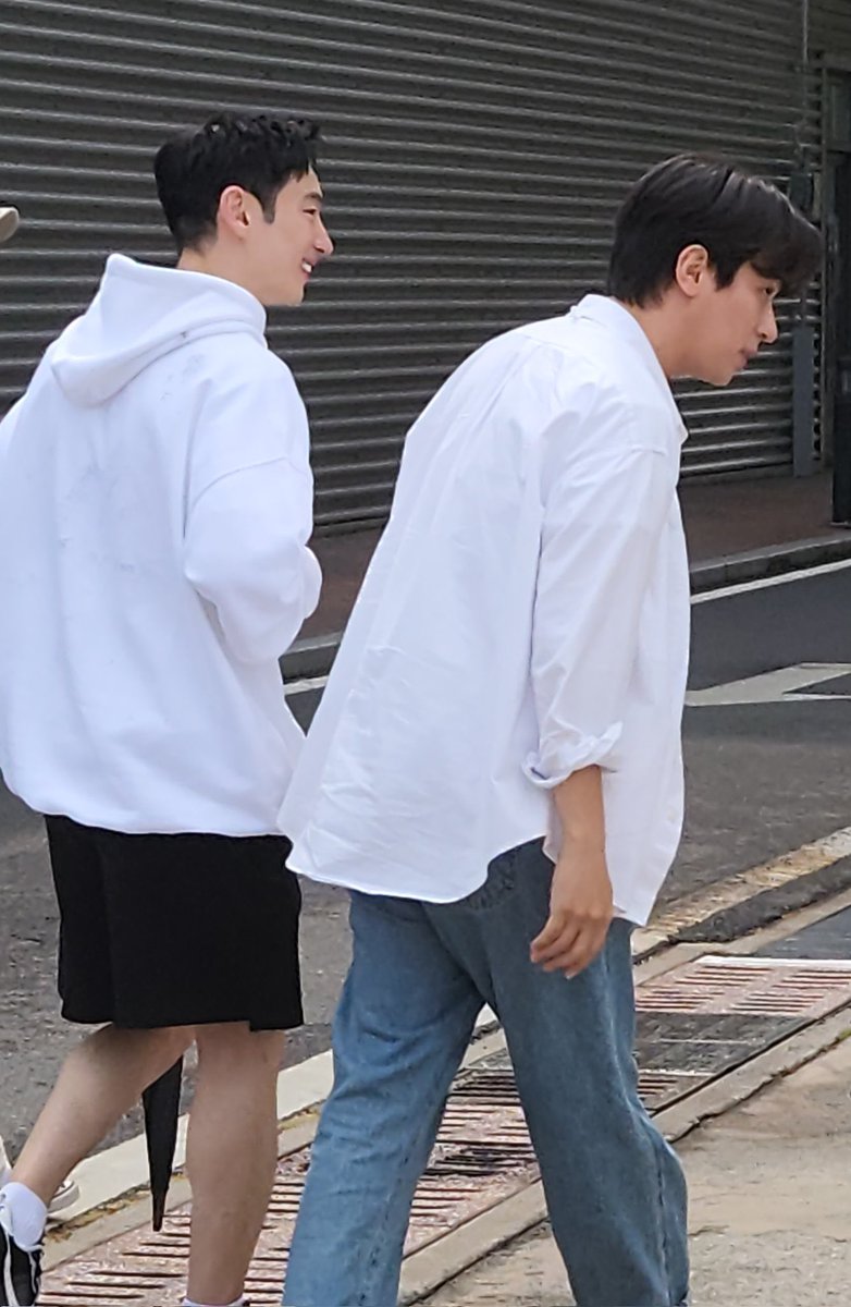 ljehoons's tweet photo. Showbox unveils their new line-up for K-content including ‘Another Record: Lee Jehoon’. A cinematic real documentary directed by #YoonDanbi
#LeeJeHoon was spotted filming for the documentary last week with #ParkJeongMin.
🔗: https://t.co/pM1yQayWYO https://t.co/OHOZozJdKl