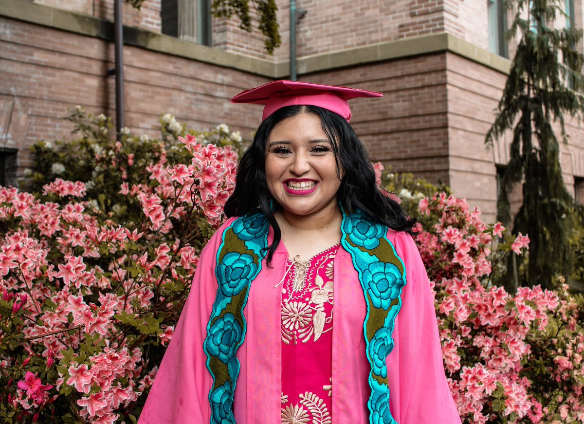 _ixtlixochitl's tweet image. anyways, here are my grad pics! a pink cap and gown is what happens when your college within your University let's you wear whatever you want to their ceremony and you're a material girl ✨️✨️✨️✨️ #undocugrad