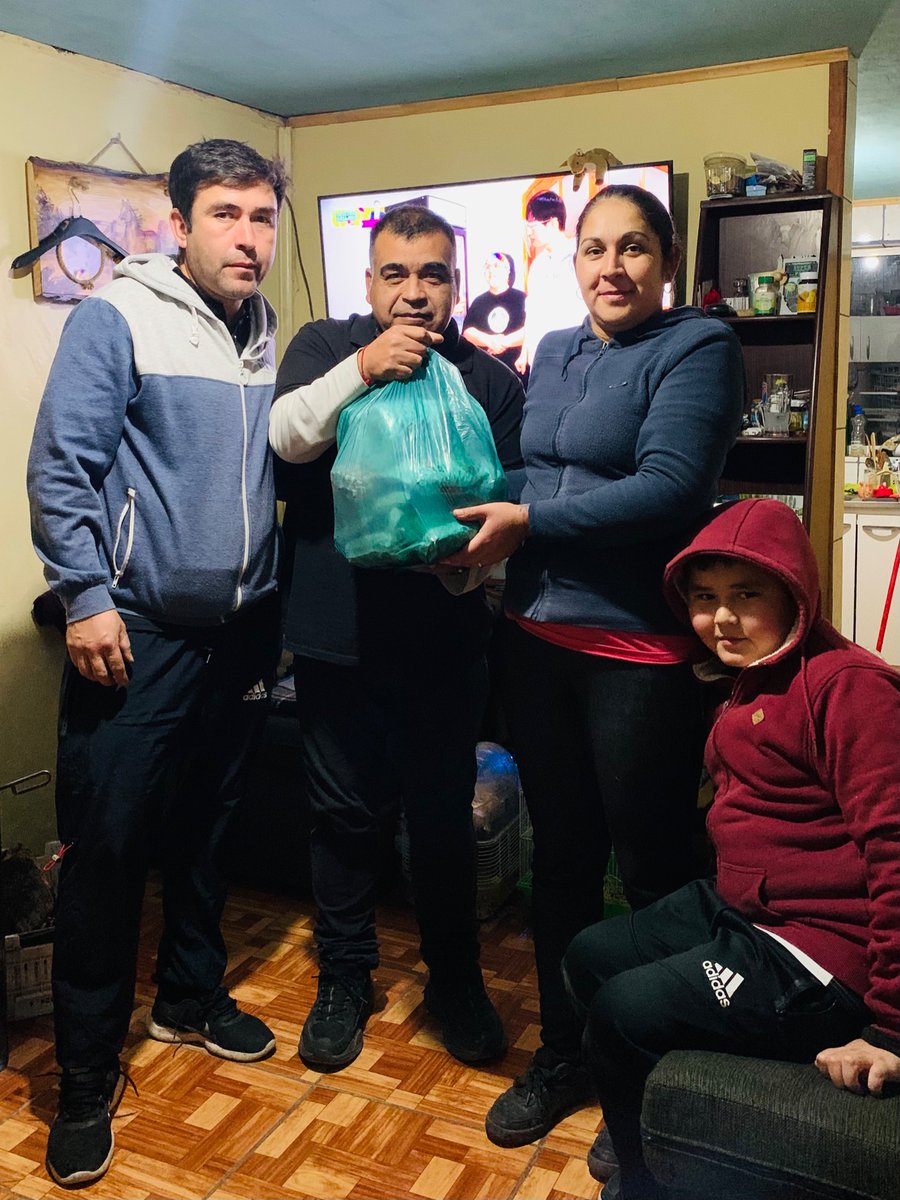 tatanpadilla_'s tweet photo. Por supuesto seguiremos con la campaña #InviernoSolidario destacando humildemente aquellos vecinos(as) que aportan el granito de amor a esta causa. Con una foto, con una sonrisa, con un abrazo, con todos los reconocimientos por que se merecen todo mi respeto. https://t.co/bZ5OliDKeI