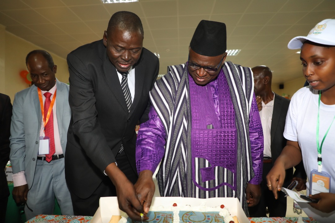 ICRISAT's tweet photo. Here are some glimpses from #ICRISAT50 celebrations @ #Samako #Mali

Our WCA Regional Director, @RamadjitaT and Minister of Rural Development, Government of Mali, Modibo Keïta opened the event by cutting a cake. https://t.co/0ZJFMBT7AH