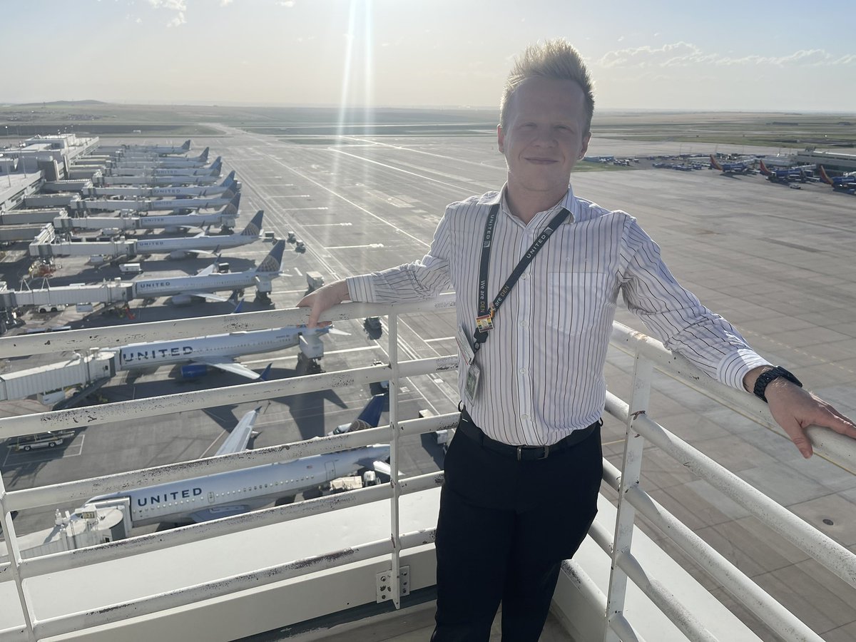 AshtonUA's tweet photo. I love all the unique opportunities I get while working for the best airline in the industry! Never a boring day at @united 💕✈️ #beingunited #UnitedAirlines #ramptower #dencs #ilovemyjob https://t.co/ovwjqT5Mxr