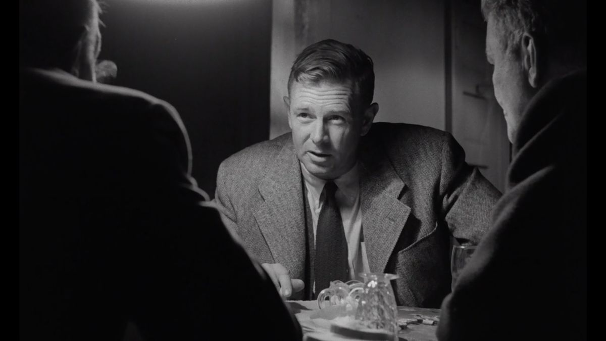 The Killing (1956) is about a seemingly-perfect racetrack heist set up by a brilliant ex-con looking to get out for good.