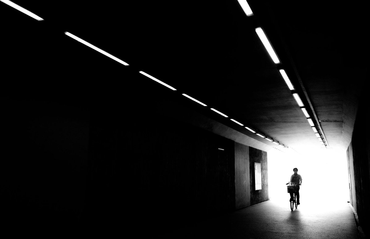 Intothefocuszon's tweet photo. "Chasing Tunnels"

#streetphotography #blackandwhitephotography #fujifilm #Singapore https://t.co/rNhM6llGQ7