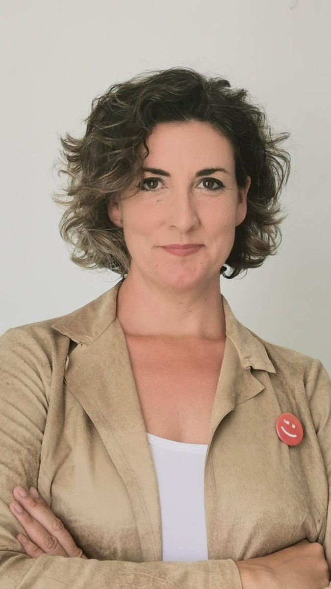 compromis_nord's tweet photo. Bon dia i molts encerts per a la nova portaveu de @CompromisAA , Ana Martín  🎉✌️ https://t.co/4ar98WNAUv