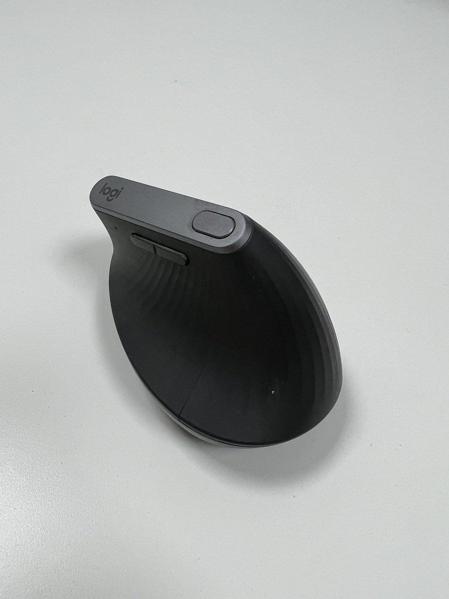 JoseGemez's tweet photo. Today #logitech … sorry #logi #mxvertical https://t.co/AZD5VIWh03