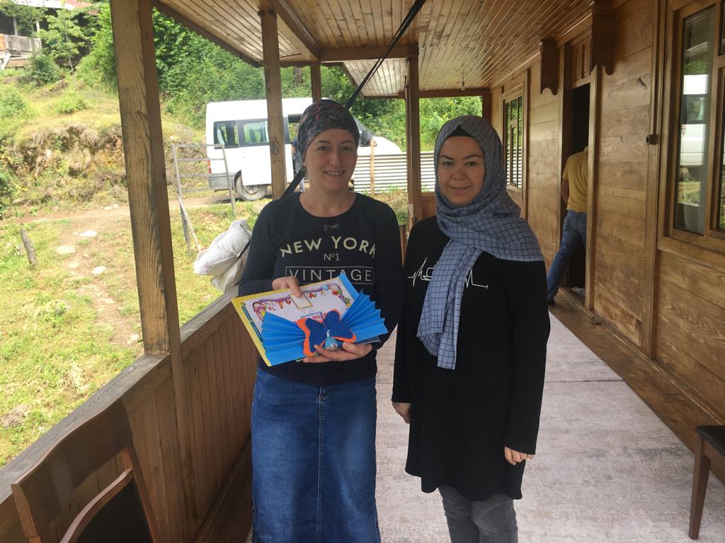 MilliBorcka's tweet photo. Dezavantajlı yerleşim yerlerinde bulunan Camili Bölgesi çocuklara verilen "Benim Oyun Sandığım Seti" nin izleme değerlendirme çalışmaları kapsamında 14.06.2022 günü ev ziyaretleri gerçekleştirildi. @aliosmanbulat @MemArtvin @Borckakaymakam @FahriAcar08 @BBakir53 @MilliBorcka https://t.co/9o8uuRUP4s