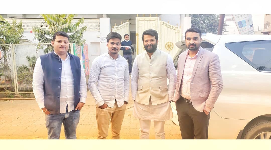 krantipratapsi3's tweet photo. प्रिय बड़े भईया विश्व प्रताप सिंह जी को जन्मदिन की बहुत बहुत बधाई एवं ढ़ेरो शुभकामनाएं❤️💐
@vishwapratap111 https://t.co/zGsnKJ9Kl9