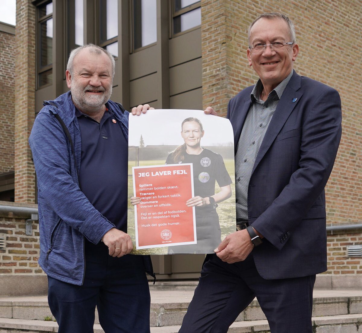 bentclausendbu's tweet image. Borgmester i Aabenraa Kommune, Jan Riber Jakobsen, bakker også op om kampagnen: “Fejl er en del af af fodbolden. Det er respekten også. Husk det gode humør” 😀⚽️  #EnDelAfNogetStørre 👍
