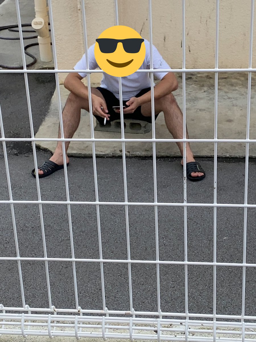 BiBiUra's tweet photo. 夏だね〜（笑）
たまたまコンビニでタバコ吸ってたら
眼福発見したから今日も残りの仕事頑張れそう😇 https://t.co/c1ii9X3DJv