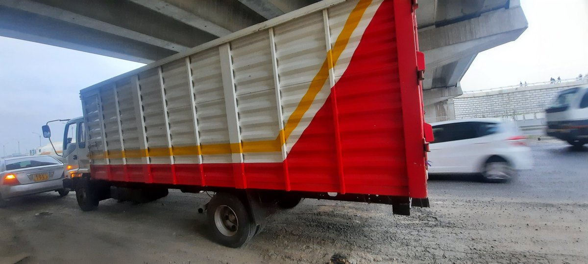 icenjiru's tweet photo. I feel like this is a courier service canter that is known...eh.. anyone who knows? https://t.co/xI1bDjMNHd