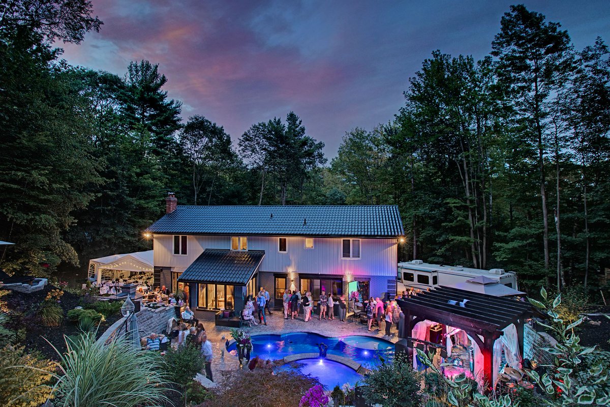 Get_Micd's tweet photo. JUST 10 DAYS until the UVOS Audition Retreat June 24-26th! - https://t.co/jNSE4aMfgh
Register NOW!
#GetMicd #UVOS #TheUltimateVOSurvivor #voiceacting #voiceover #voiceovercompetition #ultimatevosurvivor #voiceactorsofinstagram #voiceoverartist #voiceactor #voiceactors https://t.co/DHNDRJZ0Ez