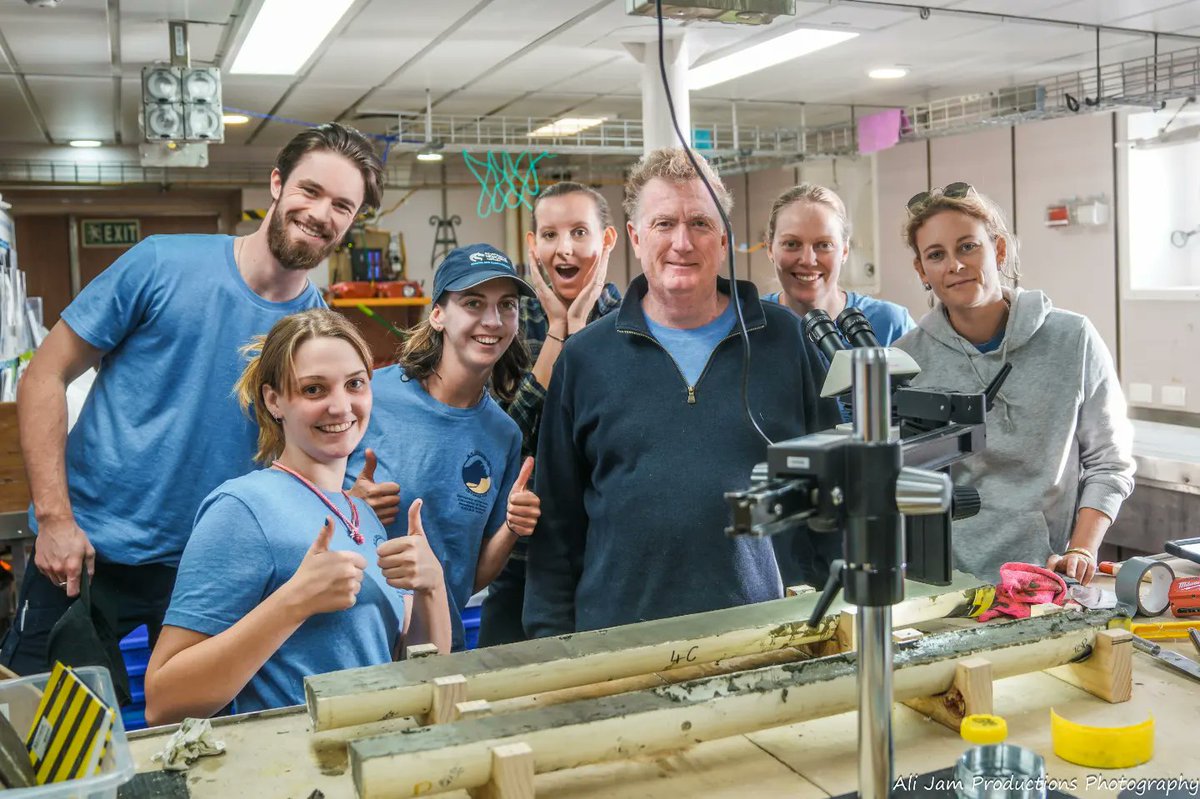AliJamMedia's tweet photo. Mid-way through the voyage today and we've had some cracker storytelling cores come aboard! We   🤎 Mud! 🌊🚢

Feat. Chief Scientist - Tom Hubble 
 &amp; the @UON_research @Uni_Newcastle &amp; @Sydney_Uni @sydneyunigeo #marine #geology #science #team on the @CSIRO #investor https://t.co/TDuD8rPVnw