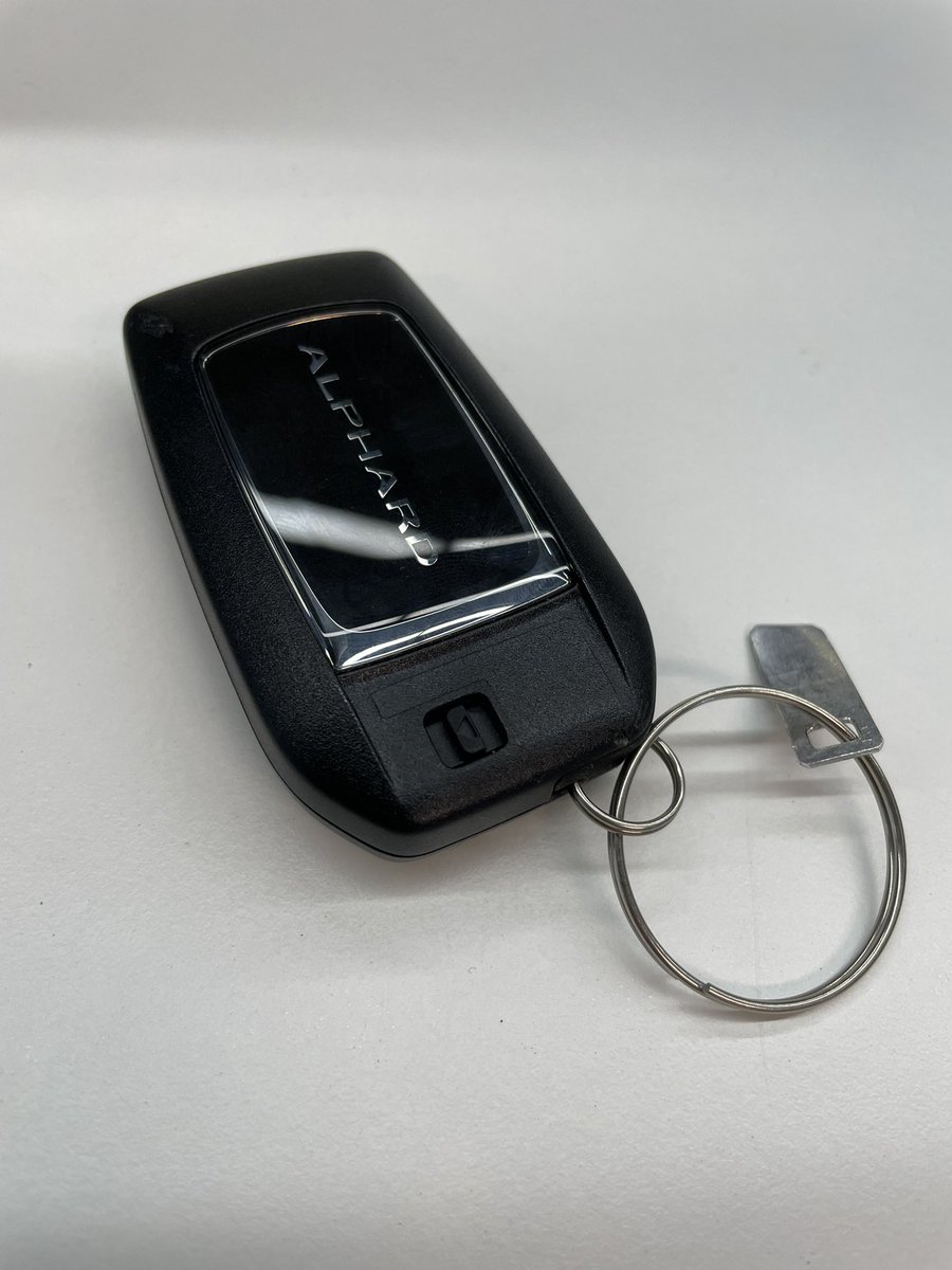 cywings's tweet photo. Lost &amp; Found:
Toyota Alphard key fob. Dropped from a moving Civic in PJ. If you have misplaced this, please contact me. 

Please help share this out too. Thanks! #lostandfound #toyotaalphard #lostkey https://t.co/nD2OaoFig5