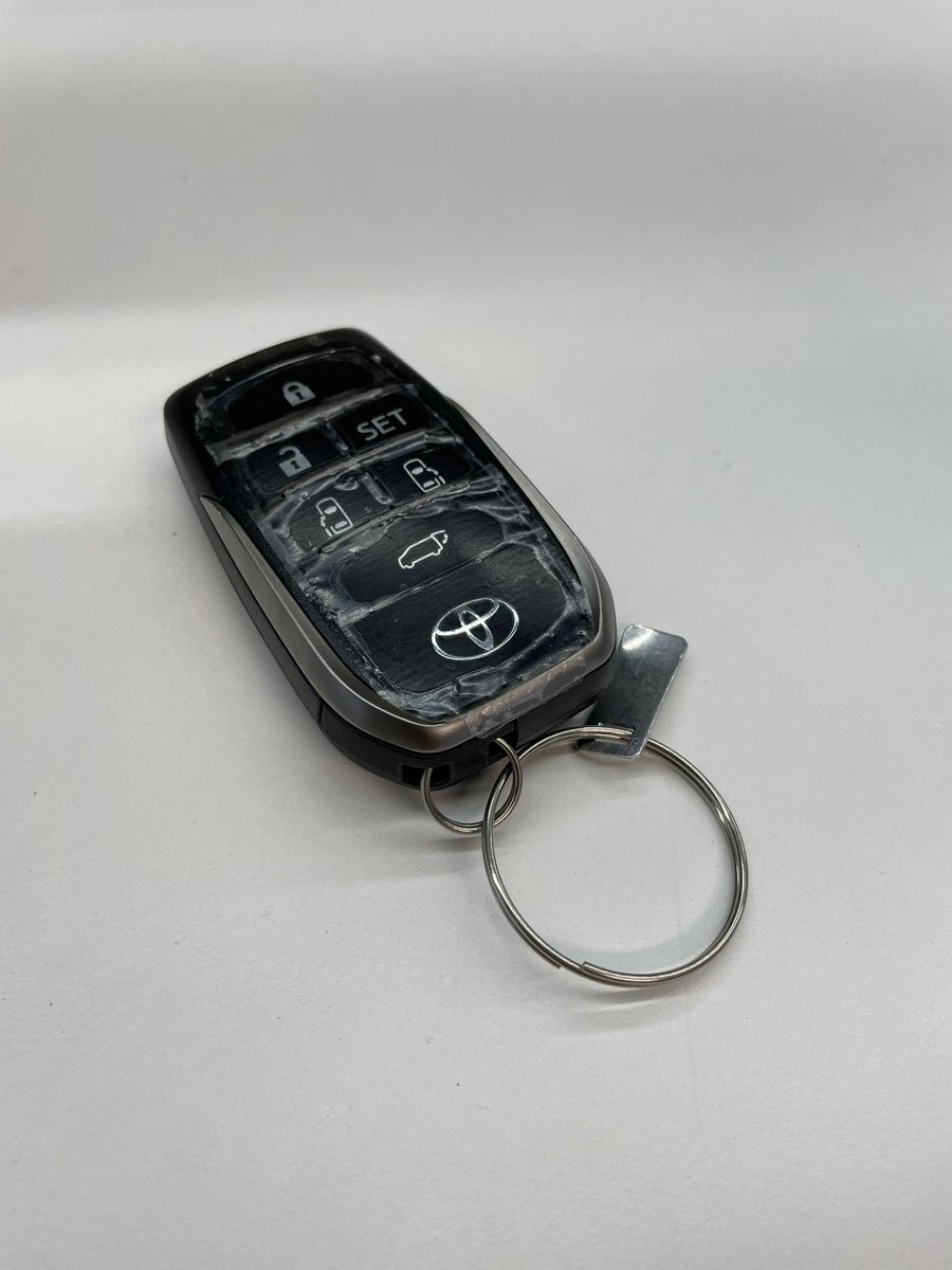 cywings's tweet photo. Lost &amp; Found:
Toyota Alphard key fob. Dropped from a moving Civic in PJ. If you have misplaced this, please contact me. 

Please help share this out too. Thanks! #lostandfound #toyotaalphard #lostkey https://t.co/nD2OaoFig5
