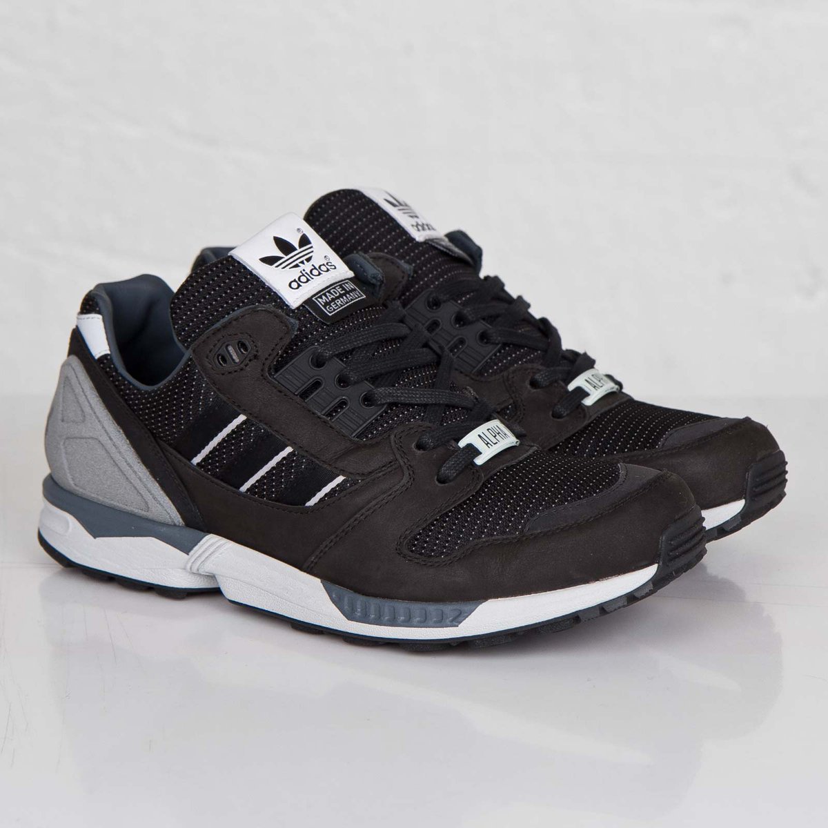 adiFamily_'s tweet photo. Deadstock Pair of the Day
adidas ZX8000 'Alpha' Made In Germany
Part of the "Fall of the Wall" pack, marked 25 years since fall of Berlin Wall, named after checkpoints. Launched 8th November 2014, RRP was £145
Show Love
Drop Knowledge
#adiFamily #DPotD #3stripes2soles1love https://t.co/JwJfP4v09b