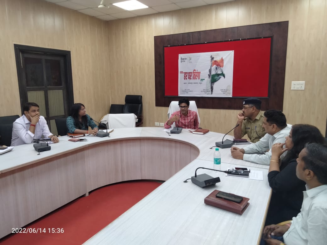 DMMathura1's tweet photo. स्वतंत्रता की 75वीं वर्षगांठ के अवसर पर आजादी का अमृत महोत्सव देश भर मे मनाया जाएगा जिसके क्रम में मुख्य विकास अधिकारी डाॅ0 नितिन गौड़ ने कलेक्ट्रेट सभागार में हर घर तिरंगा फैराने के लिए अधिकारियों के साथ बैठक की और आवश्यक दिशा-निर्देश दिए l https://t.co/iDaPo4UxiQ