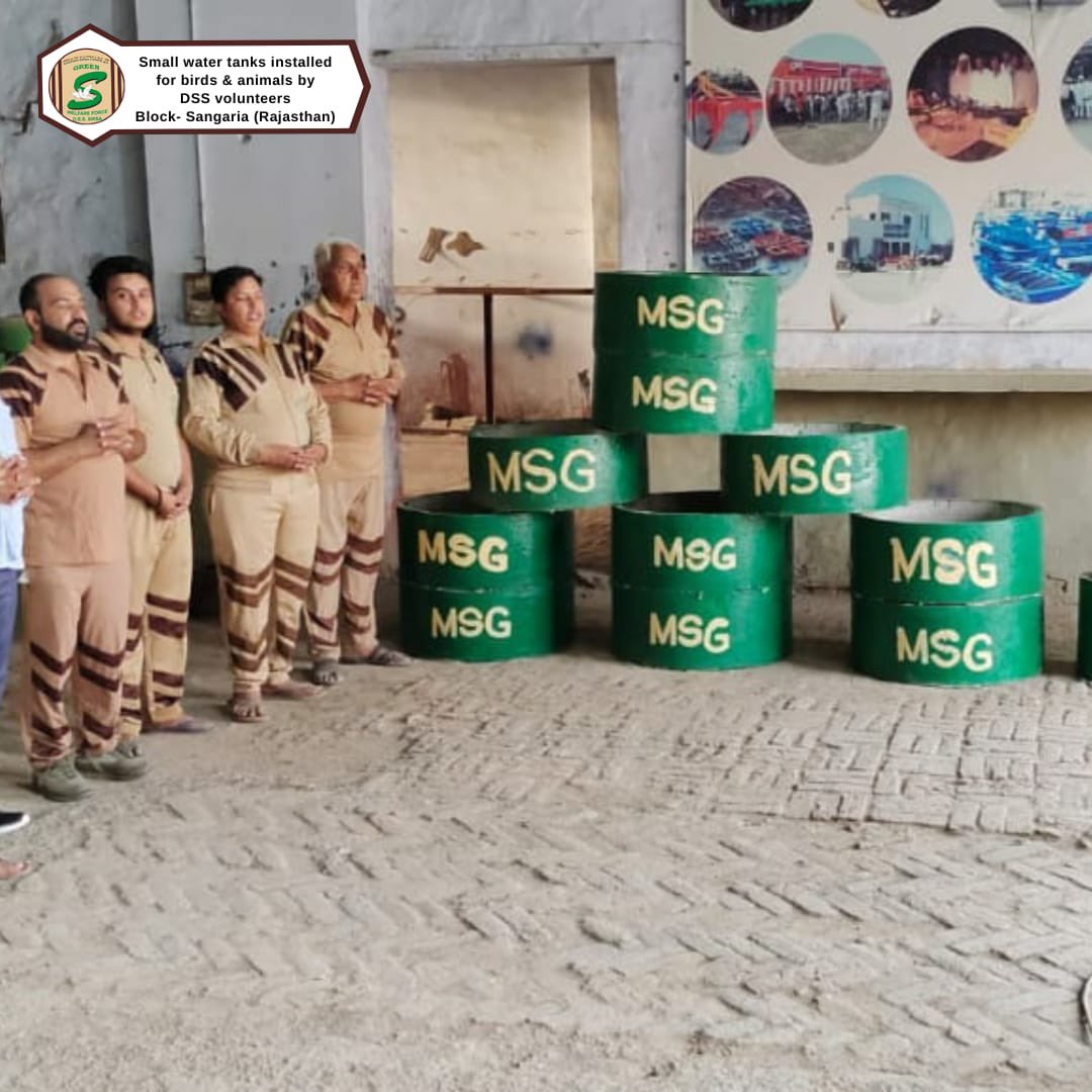 GreenSwelfares's tweet photo. Every drop counts. Installing small water tanks🥤 for birds🐦 and animals🐄 to save them from scorching heat🌞| DSS Volunteers, Sangria, Rajasthan   #water #AnimalWelfare #NurturingBirds #DeraSachaSauda https://t.co/V2JNJMWO2u