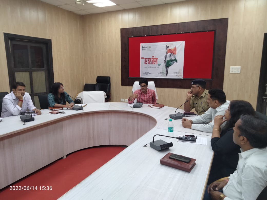 DMMathura1's tweet photo. स्वतंत्रता की 75वीं वर्षगांठ के अवसर पर आजादी का अमृत महोत्सव देश भर मे मनाया जाएगा जिसके क्रम में मुख्य विकास अधिकारी डाॅ0 नितिन गौड़ ने कलेक्ट्रेट सभागार में हर घर तिरंगा फैराने के लिए अधिकारियों के साथ बैठक की और आवश्यक दिशा-निर्देश दिए l https://t.co/iDaPo4UxiQ