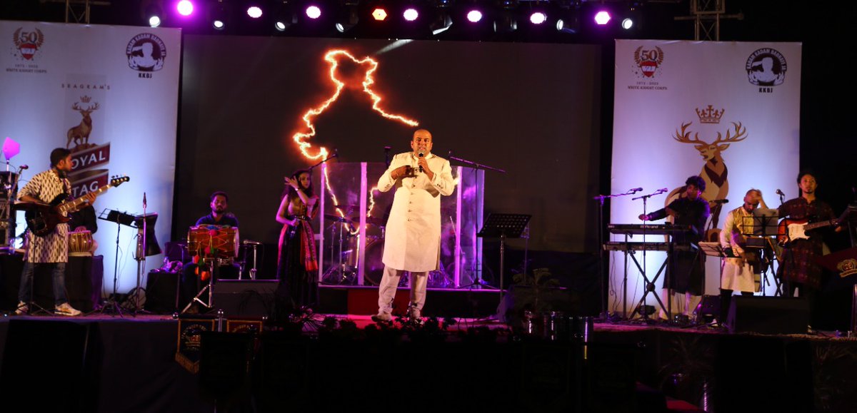 Whiteknight_IA's tweet photo. #WhiteKnight50
EK SHAAM,JAWANON KE NAAM
A mesmerizing musical evening by @AmeyaDabli was organised as part of the Golden Jubilee celebration of @WhiteKnight_IA . #GOC @WhiteKnight_IA felicitated the team for the scintillating performance.
@Dabliameya
@adgpi
@NorthernComd_IA https://t.co/mHXClLqKJk