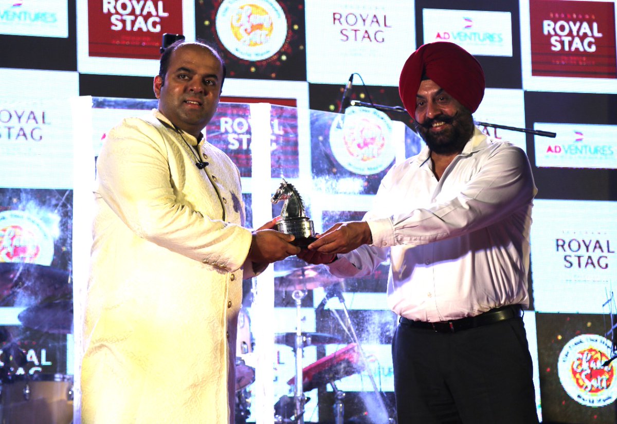 Whiteknight_IA's tweet photo. #WhiteKnight50
EK SHAAM,JAWANON KE NAAM
A mesmerizing musical evening by @AmeyaDabli was organised as part of the Golden Jubilee celebration of @WhiteKnight_IA . #GOC @WhiteKnight_IA felicitated the team for the scintillating performance.
@Dabliameya
@adgpi
@NorthernComd_IA https://t.co/mHXClLqKJk