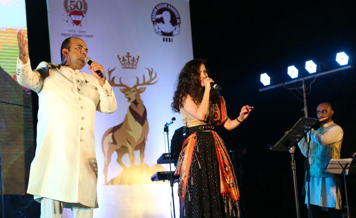 Whiteknight_IA's tweet photo. #WhiteKnight50
EK SHAAM,JAWANON KE NAAM
A mesmerizing musical evening by @AmeyaDabli was organised as part of the Golden Jubilee celebration of @WhiteKnight_IA . #GOC @WhiteKnight_IA felicitated the team for the scintillating performance.
@Dabliameya
@adgpi
@NorthernComd_IA https://t.co/mHXClLqKJk