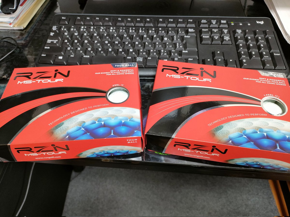suzumushi51's tweet photo. ちょっと気になってたボールが届きました♫
どんな使い心地なのか…早く次のラウンドで使いたい!
今使ってるTOUR-B xsと代えれるなら約半額で済むぞ!( ・ㅂ・)و ̑̑
#RZN
#MStour
#老眼にはマイクロディンプルは確認出来ず https://t.co/09mnDuM1tZ