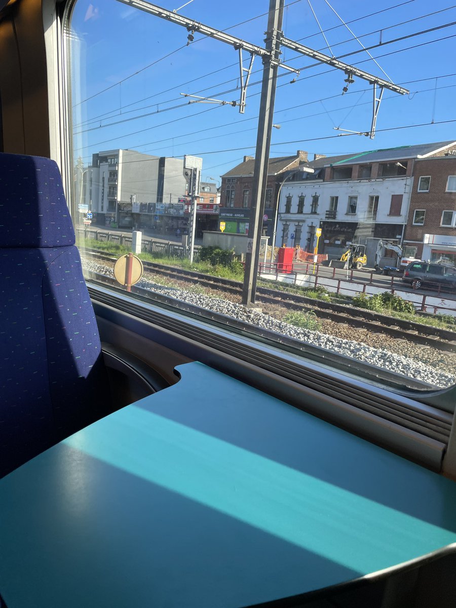 Un ciel bleu pour commencer la journée 😎 <a href="/SNCB/">SNCB</a>