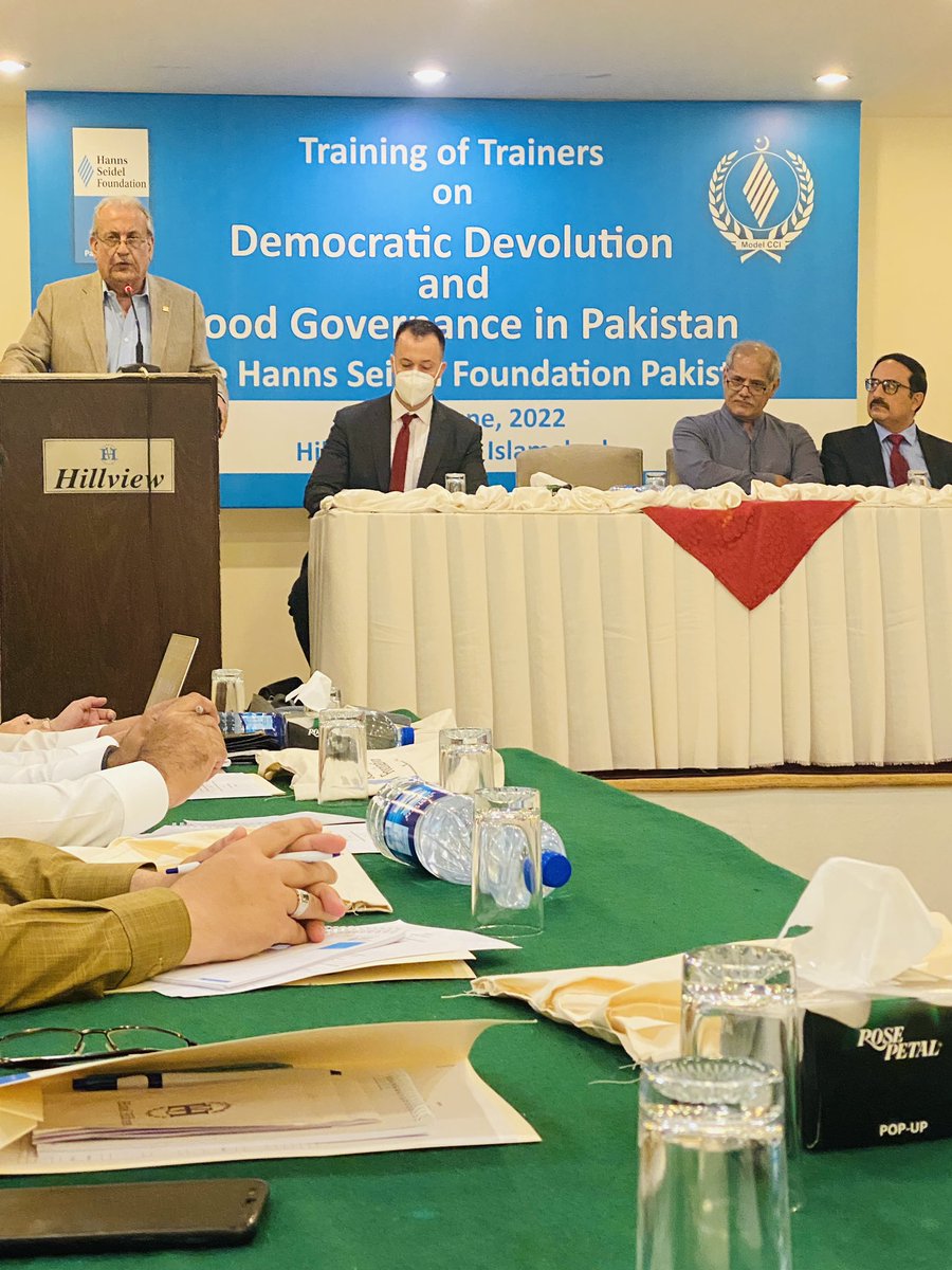 TheAroojKhan's tweet photo. Honoured to have Senator @SenatorRabbani one of the founder of #18ammendment, learned a lot of things in a very shorter period of time. Thank you for joining us Sir. Thanks to @HSF_Pakistan for providing us this opportunity. https://t.co/oowCEQpRZt