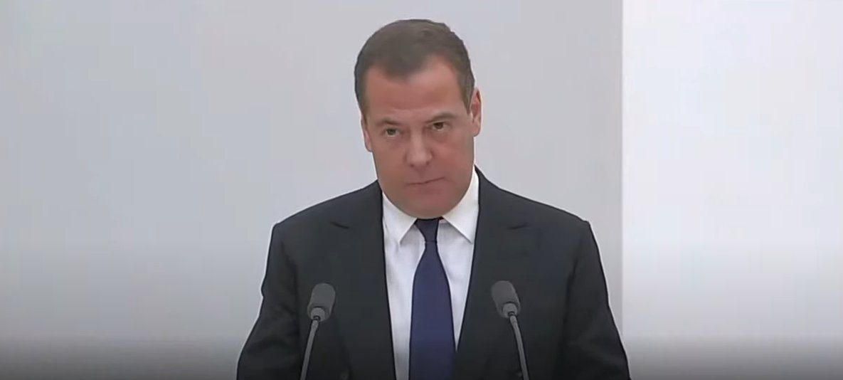 ⚡️Медведев: «Наступает будущее, но не то, которое готовили архитекторы наших бед, зловеще поблёскивая очками. Наступает русское будущее – в раскатах весенней грозы, в отблесках на крыльях Су-25, в линиях на белых ладошках наших детей и пыли дорог, вьющихся под траками танков»