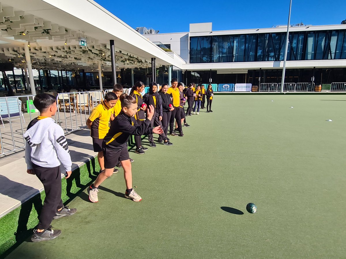 Year 6 had a great time learning how to play lawn bowls. Thanks <a href="/clubmerrylands/">Tara Lang</a> for the opportunity. <a href="/hilltoproadps/">Hilltop Road PS</a>