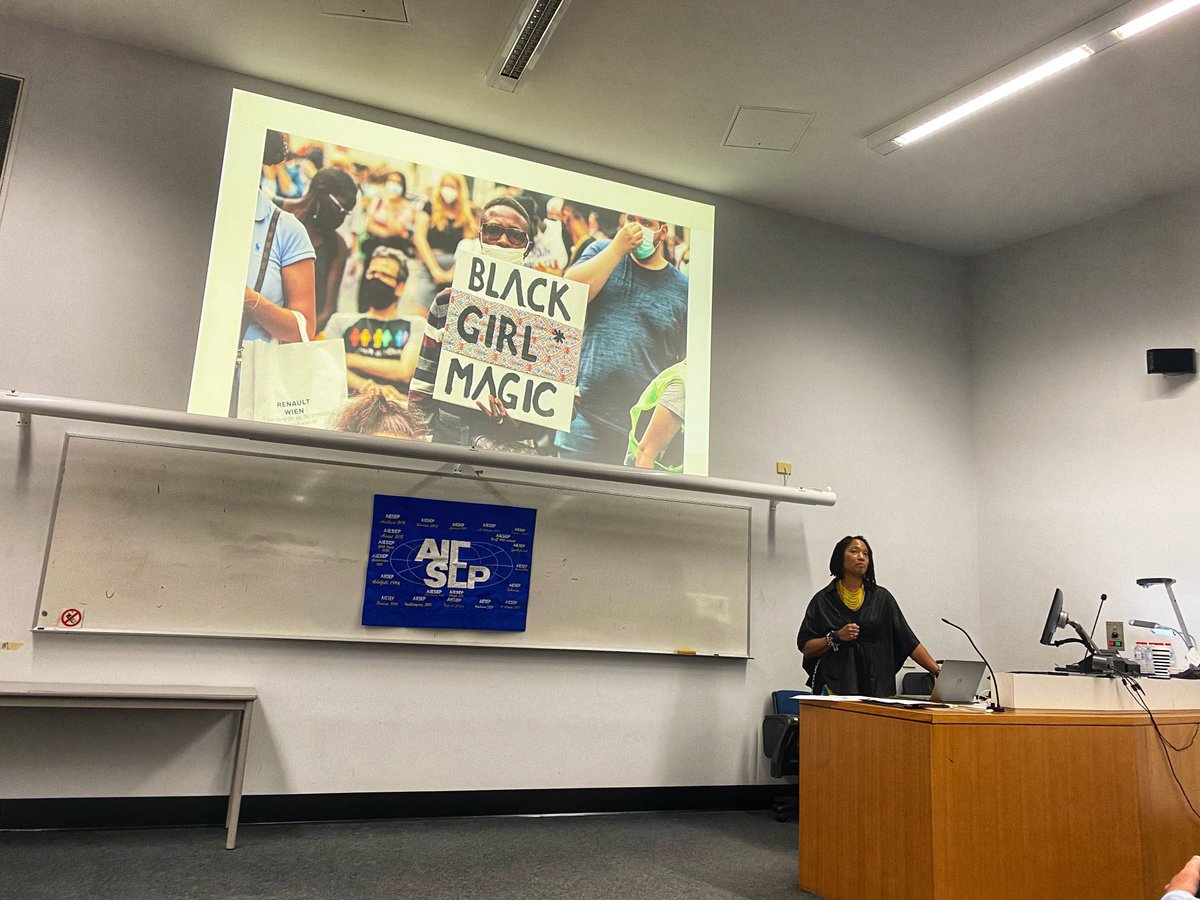 Prof_FiChambers's tweet photo. From the β¦@aiesep2022β©
opening ceremony with #ProfMarcCloes to the thoughtful and provocative keynote from β¦@TaraBlackshearβ© to the #WelcometotheCountry by the #YugambehYouthChoir
This day was interleaved with scholarship, culture, provocations and friendship. https://t.co/1tDoLQcyJ5