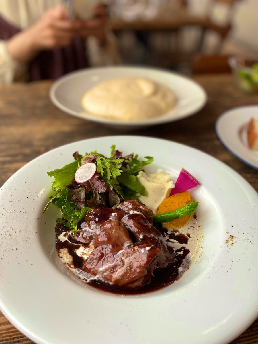 akeson40's tweet photo. 久しぶりのお友達とランチ🍽
牛肉がとろとろ🤤🥩
バスクチーズケーキとアアルトコーヒー☕️
#コノクス
#conoks https://t.co/COM4qQ03TK