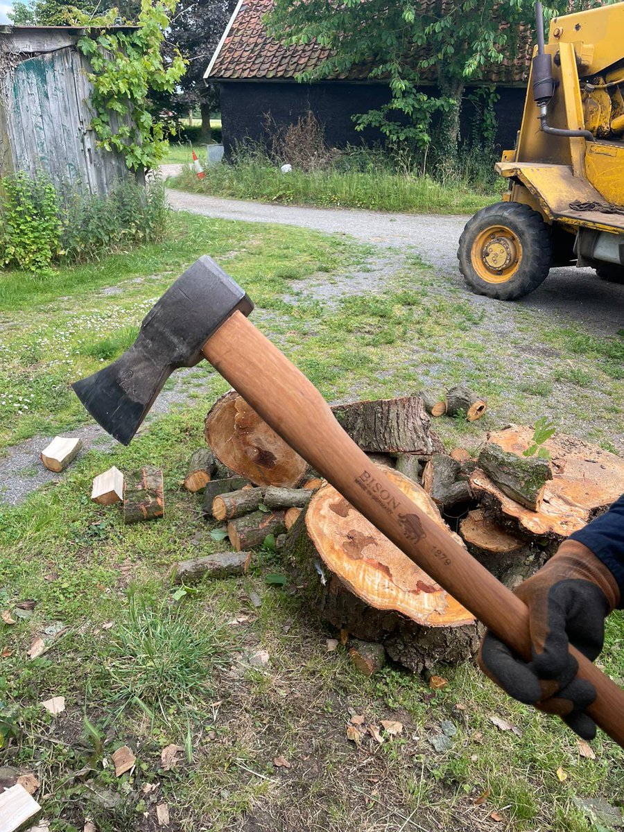 CEuk_intl's tweet photo. Handforged authentic tools.
Bison 1879 axes and forestry tools originate from over 140 years of high quality craftsmanship.
Find your nearest stockist, link in our bio.
#bison1879 #axes #splitting #forestrytools #bushcraft #arb #arborist #arboriculture #forestry #forester https://t.co/LbDlbZYKqa