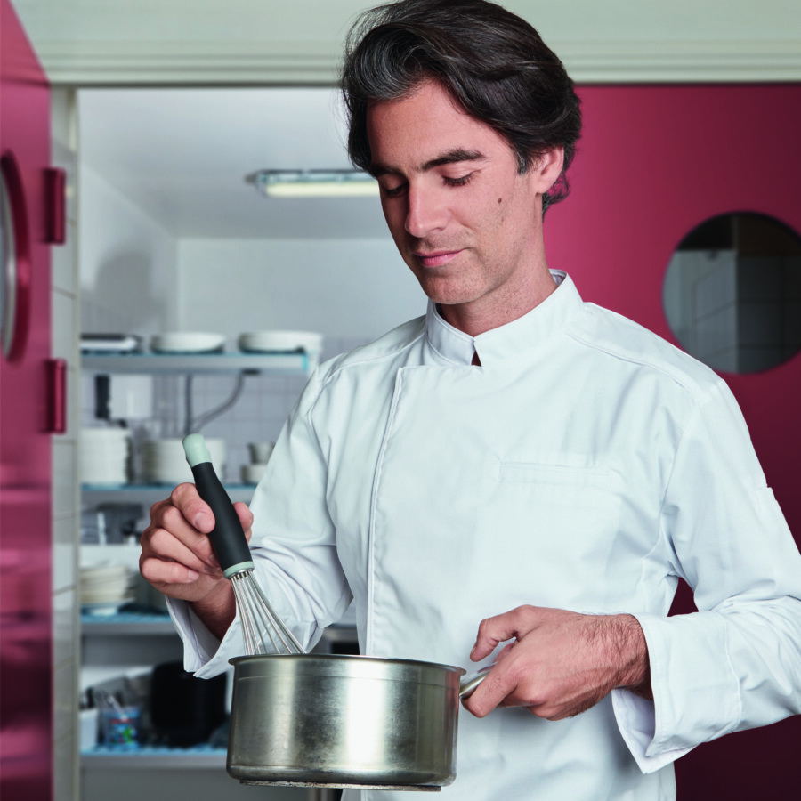 ELIS PROVIDES SUSTAINABLE ALTERNATIVE FOR WORKWEAR, LINEN AND LAUNDRY - hotelierandhospitality.com/2022/06/15/eli…