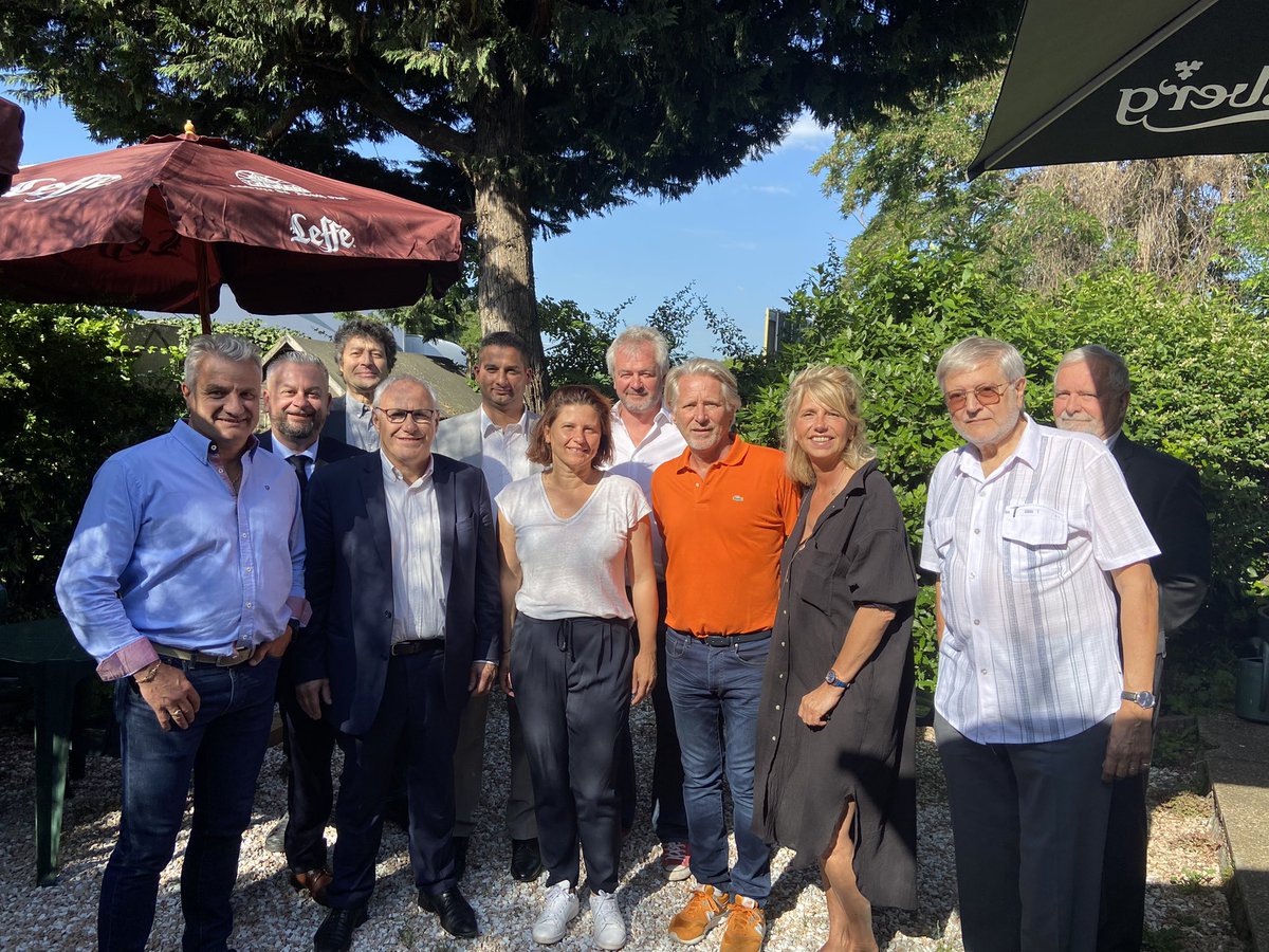 MikoAlain's tweet photo. Réunion constructive ce matin avec @RoxaMaracineanu et nos adhérents @cpme94 👍 pour donner + de pouvoir d’achat aux salariés il faut aussi des #PME en bonne santé ! Dimanche votons massivement #ensemble pour le réalisme et non l’utopie 🙏 https://t.co/TBT3Ssqm1K