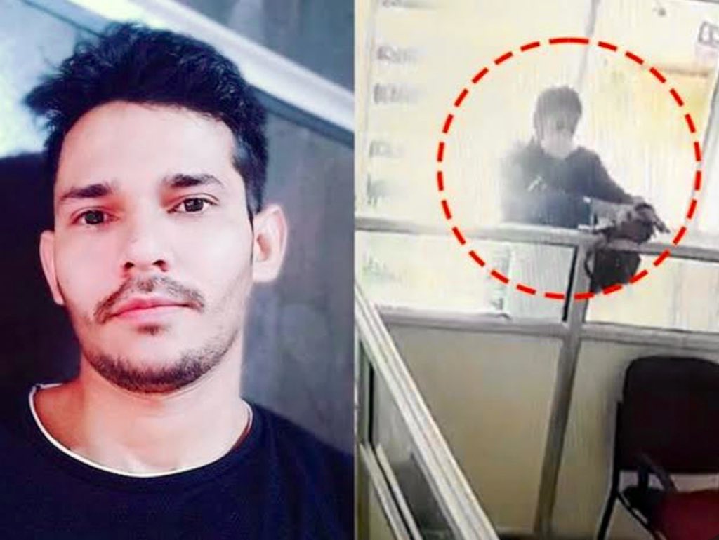 shubhankrmishra's tweet photo. आपको ‘विजय कुमार’ याद हैं, जो कश्मीर के कुलगाम में ‘बैंक मैनेजर’ थे और एक व्यक्ति ने बैंक के अंदर उन्हें पीछे से इसलिए गोली मार दी थी क्योंकि वो ‘हिंदू’ थे..

आज भारतीय सेना ने विजय जी के कातिल जान मोहम्मद को उसके ‘अंजाम’ तक पहुँचा दिया।
भारतीय सेना के पराक्रम को नमन 🙏 https://t.co/7j3Dvgqk8I