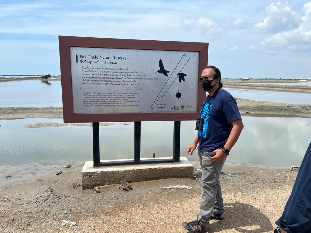 SabharwalGita's tweet photo. @UNBiodiversity @UNDPThailand @BirdLife_Asia @BCSThailand @orientbirdclub @petch_manopawit @ReReef1 @UNThailand @UN_SDG @TEIThailand #PakThale of #Phetchaburi is also known for sea salt harvesting. Locals call this “spooky salt” after the “spoonies” or Spoon-billed Sand Piper that feed on salt pans in the area. #ThaiBirds https://t.co/FxOZoCxE7S