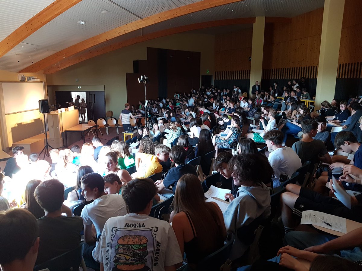 LRibeaupierre's tweet photo. Nous sommes ravis d'avoir pu organiser  notre concours d'éloquence avec nos élèves de 2nde. Quelle belle façon de travailler l'argumentation mais aussi de préparer le Grand Oral.Bravo aux vainqueurs...@LRibeaupierre @acstrasbourg @DaacStrasbourg https://t.co/ZlIGXw2SAU