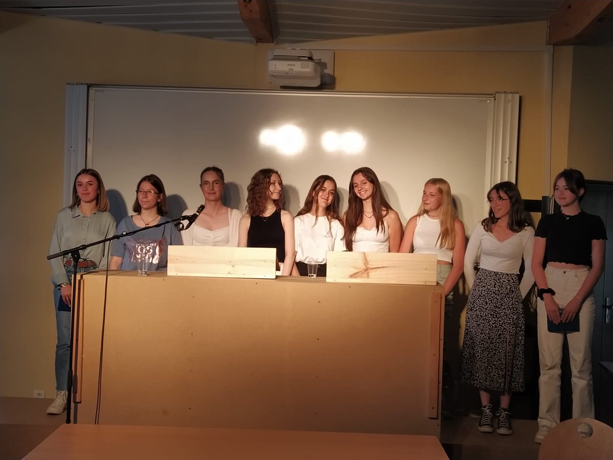 LRibeaupierre's tweet photo. Nous sommes ravis d'avoir pu organiser  notre concours d'éloquence avec nos élèves de 2nde. Quelle belle façon de travailler l'argumentation mais aussi de préparer le Grand Oral.Bravo aux vainqueurs...@LRibeaupierre @acstrasbourg @DaacStrasbourg https://t.co/ZlIGXw2SAU