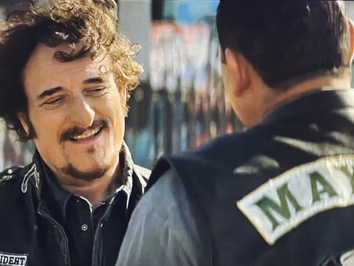 TheMotleyFan89's tweet photo. These two right here. Tig and Alvarez. DAMN I missed Tig!! Much love to both @KimFCoates and @EmilioRivera48 and excellent job with the episode!! Honestly, I think this is my favorite episode so far… #MayansMC #MayansFX #TeamTig https://t.co/3NmiUn6I1V